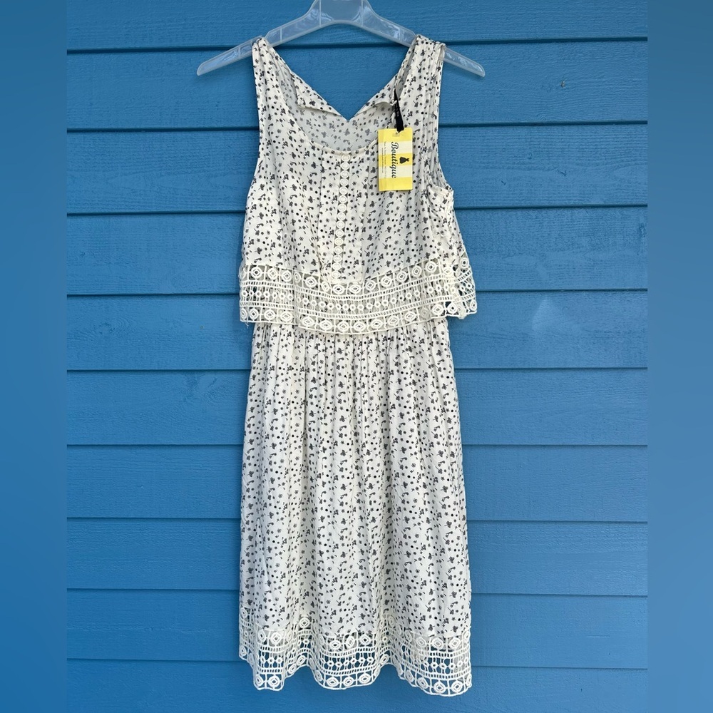 NWT Doe & Rae size small ladies dress black & white floral pattern. Cute.